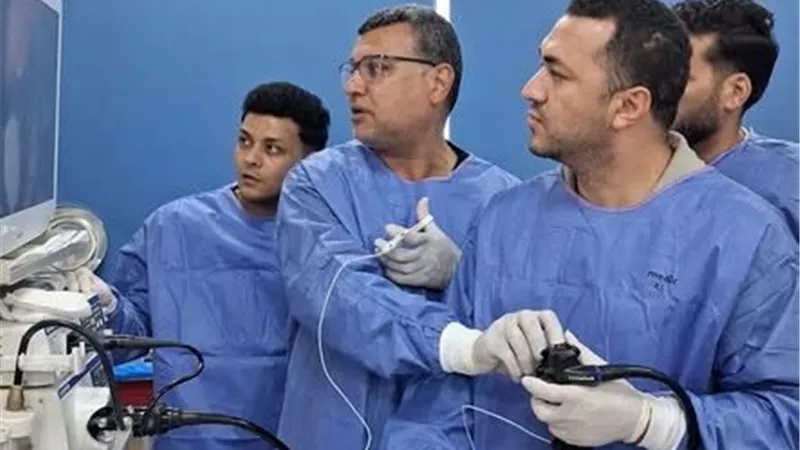 استخراج 100 مسمار وصامولة من معدة مريض بمستشفي جامعة بني سويف 