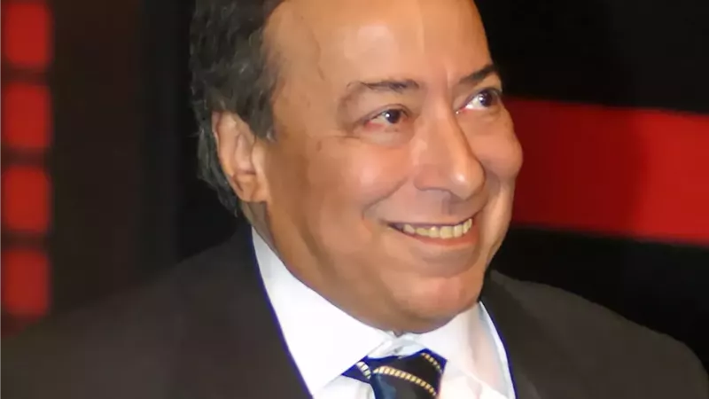 من بلاط الصحافة إلى الشاشة الفضية.. نجوم كبار بدأوا مشوارهم كصحفيين 