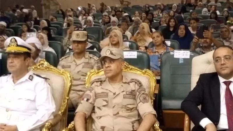 جامعة أسوان تكرّم المتميزين في مشروعات التخرج بكلية الخدمة الاجتماعية 