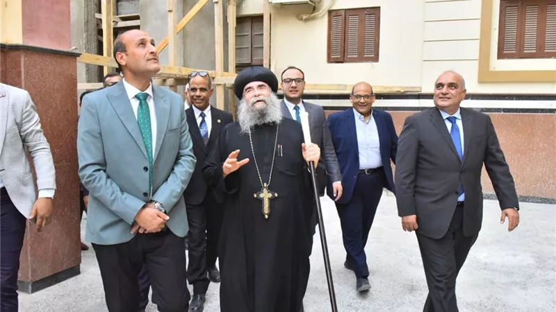  محافظ أسيوط يصطحب وفد وزارة المالية في جولة بدير العذراء بجبل درنكة