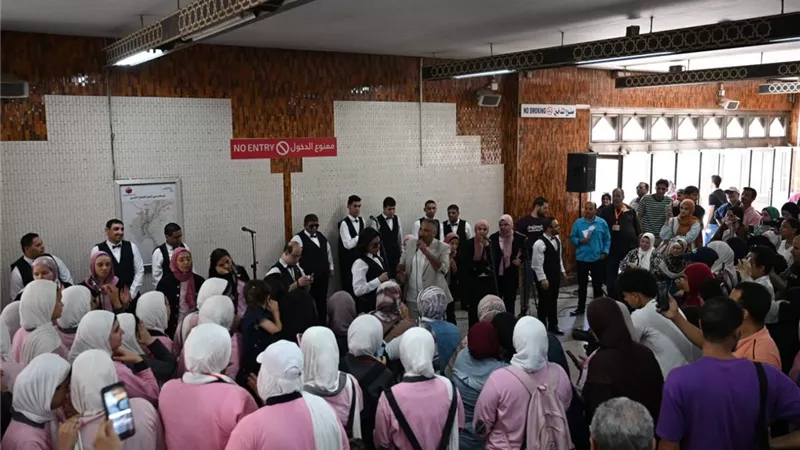 الثقافة تفاجئ ركاب مترو السيدة زينب بعروض مبهجة لذوي الهمم