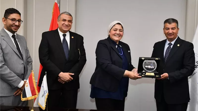 لدعم السكك الحديدية.. أكتوبرالتكنولوجية توقّع بروتوكول مع هيئة الأنفاق