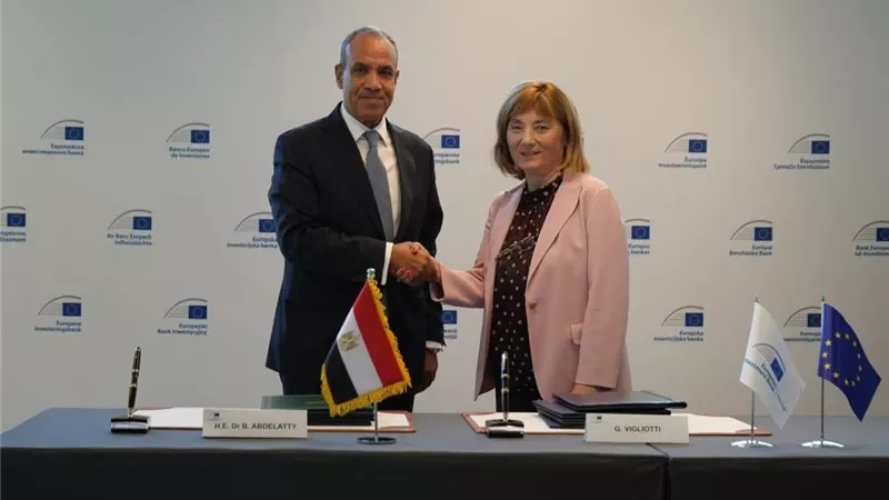 وزير الخارجية يلتقي رئيسة بنك الاستثمار الأوروبي لتعزيز التعاون