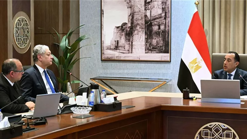 رئيس الوزراء يتابع استعدادات بدء المرحلة الثانية من مبادرة حياة كريمة
