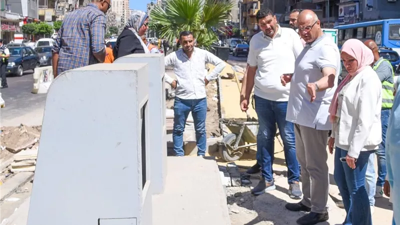 محافظ الإسكندرية يطلق أول تجربة لصناديق القمامة المدفونة تحت الأرض 