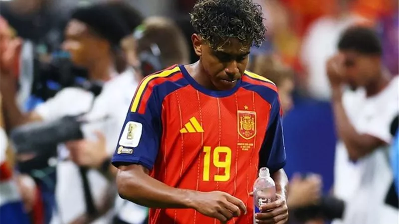 لامين يامال يحطم رقم بيلينجهام ويصبح أصغر لاعب أوروبي في بطولتين كبيرتين