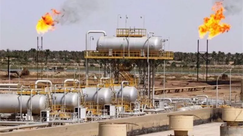 النفط يخسر 4 دولارات للبرميل مع انفراجة الأزمة الأمريكية–الإيرانية