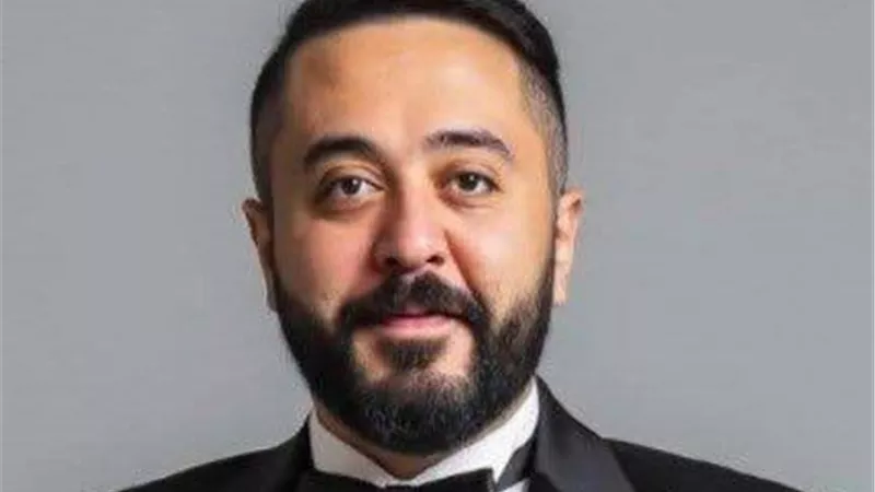 عمرو عبد العزيز يعلن مشاركته في فيلم الحافي: عمل جريء ومختلف