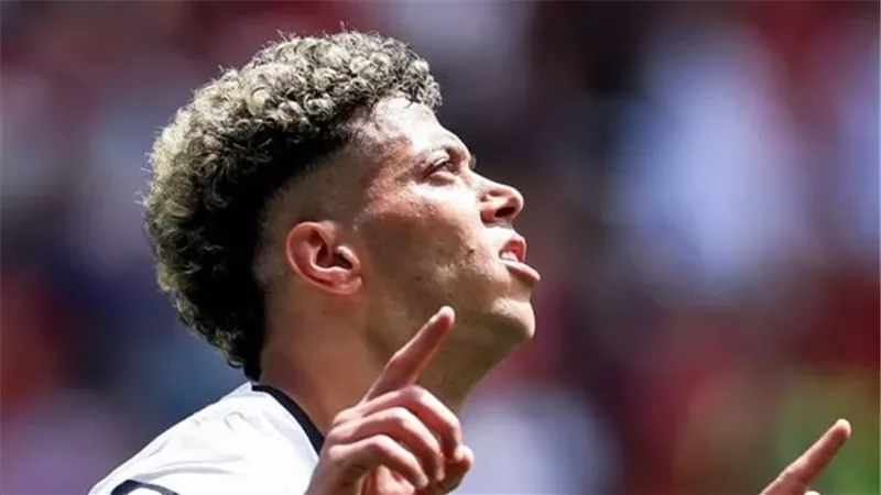 الاتحاد السعودي يرصد 9.5 مليون دولار للتعاقد مع ثنائي الأهلي