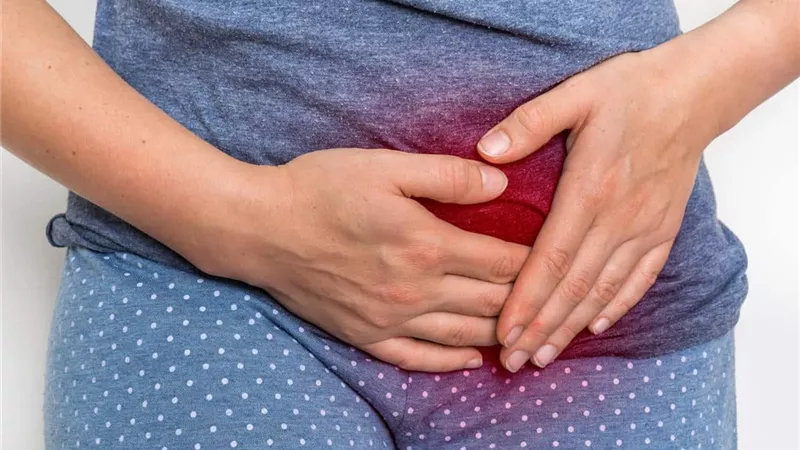 سن بدء الدورة الشهرية يؤثر على صحة المرأة 