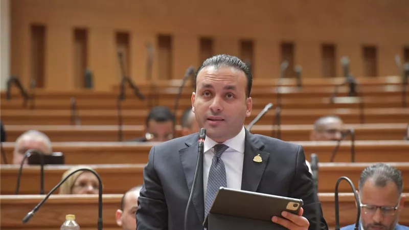 عمرو فهمي يطالب بإنقاذ طرق الغربية المتهالكة وتشغيل المنشآت الطبيةالمتوقفة