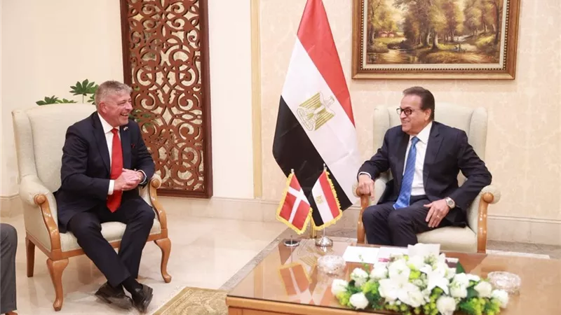 وزير الصحة يلتقي السفير الدنماركي لبحث تعزيز الشراكات في القطاع الصحي