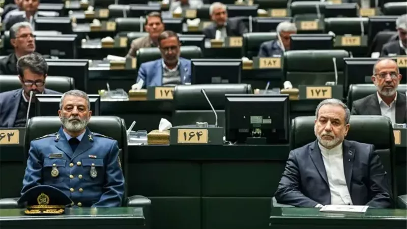 عراقجي يُطلع لجنة الأمن القومي بالبرلمان على تفاصيل اتفاق أمريكا
