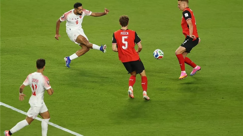 علي علوان يسجل أول أهداف الأردن في تاريخ كأس العالم ويحتفل بقميص النعيمات
