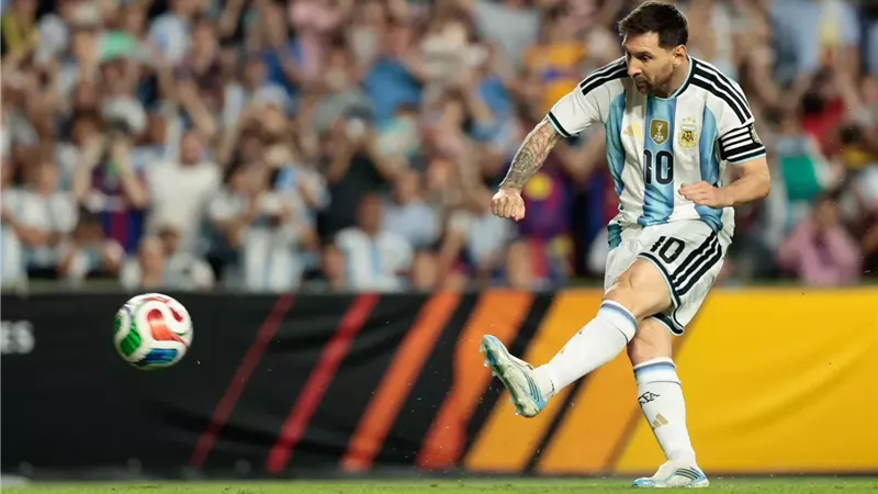 تمريرة حاسمة.. إنجاز تاريخي ينتظر ميسي أمام الجزائر بكأس العالم 2026