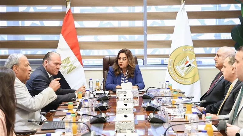 وزيرة التنمية المحلية تتابع الموقف التنفيذي لمشروعات الوزارة بالمحافظات