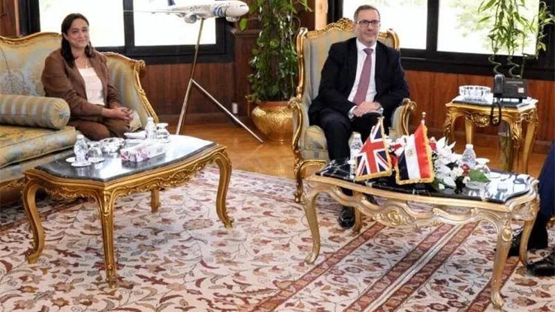 وزير الطيران  يبحث مع السفير البريطاني تعزيز الشراكة الاستراتيجية والتعاون