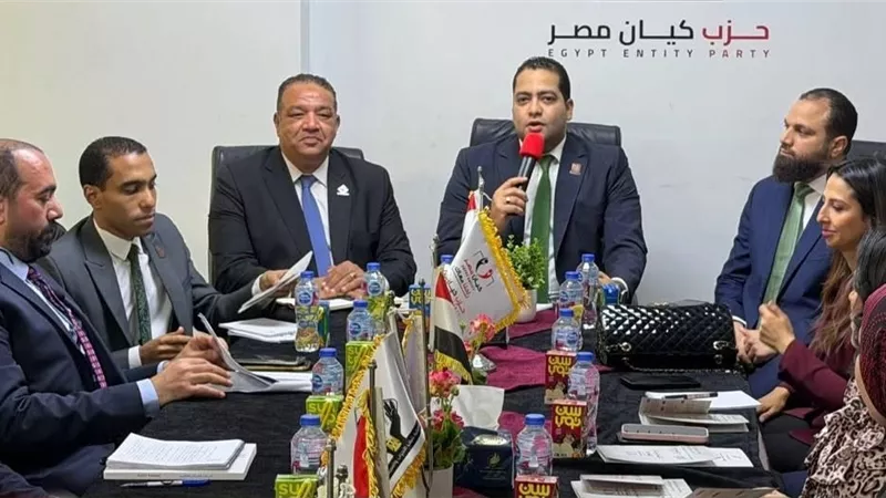 وفد التنسيقية يناقش مع 
