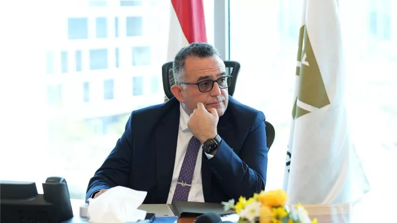 رئيس البورصة يبحث مع 