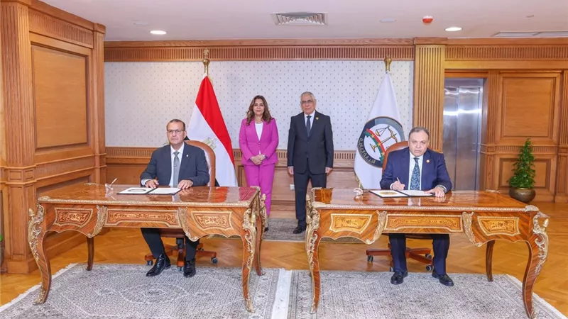 النائب العام ووزيرة التنمية المحلية يشهدان تسليم 52 قطعة أرض بعد الإخلاء 