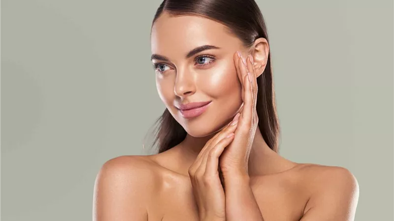 طرق التخلص من انتفاخات الوجه في الصباح 