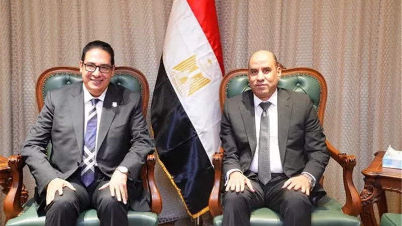  وزير العمل ورئيس جامعة القاهرة يبحثان التعاون في التدريب المهني 