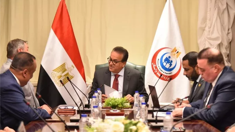وزير الصحة يبحث نقل تكنولوجيا تصنيع كواشف وأنظمة فصائل الدم إلى مصر