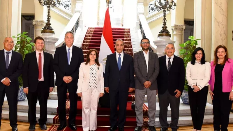 وزير الخارجية يلتقي الوفد الطبي المصري العائد من تنزانيا وكينيا