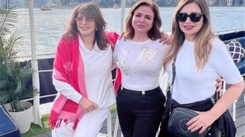 إلهام شاهين وليلى علوي وهالة صدقي.. لقاء يعيد ذكريات 