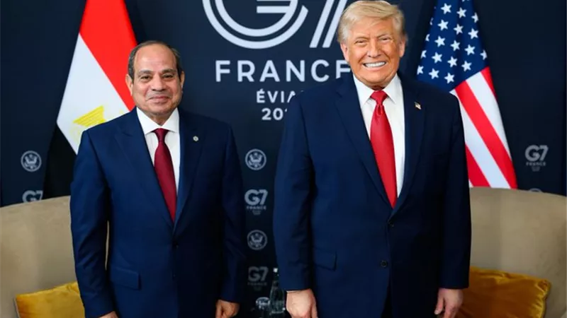 البيت الأبيض يشيد باللقاء الذي جمع الرئيس السيسي بالرئيس الأمريكي في فرنسا