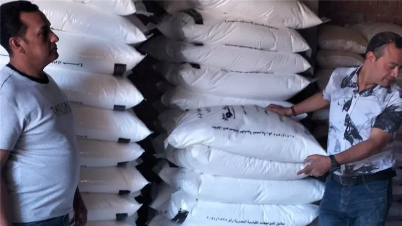 محافظ كفرالشيخ: ضبط 4 أطنان أسمدة كيماوية مدعمة ومحظور تداولها بمركز مطوبس