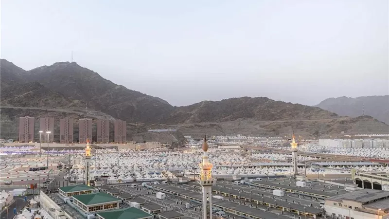 إمام المسجد النبوي: الملائكة تستغفر لمنتظر الصلاة واجتناب أحاديث الدنيا