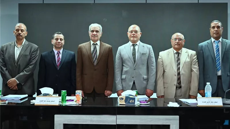 بحضور رئيس جامعة أسوان.. مناقشة دكتوراه حول دعم استقرار الشبكات الكهربائية