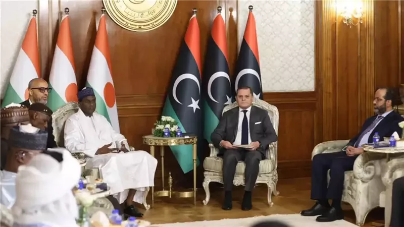 تحالف ليبيا والنيجر.. هل تنجح طرابلس في إغلاق ثغرة المهاجرين؟ 