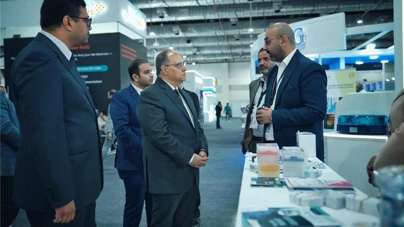 رئيس هيئة الدواء يتفقد أجنحة Africa Health ExCon 2026 ويؤكد دعم الاستثمار 