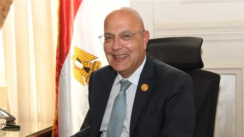 عضو بالشيوخ يطالب بالحفاظ على الوعي الوطني لمواجهة حروب الشائعات والتضليل