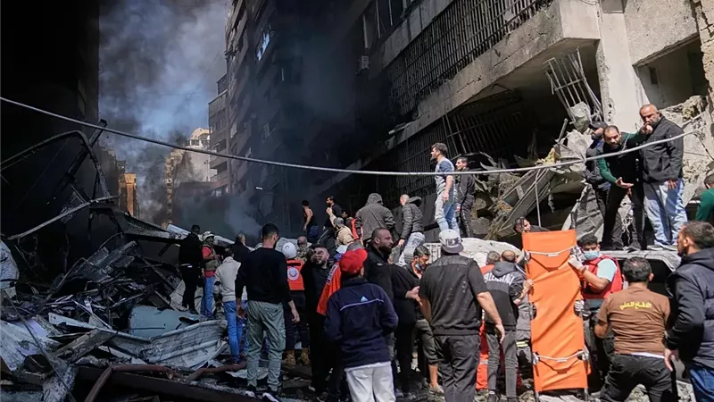 يوم دموي يهز لبنان.. 83 شهيدًا و141 جريحًا في غارات إسرائيلية
