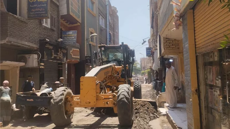 محافظ الجيزة يتفقد أبو النمرس والبدرشين والحوامدية ويضبط مخالفات بناء 