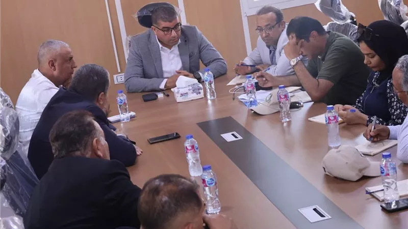 رئيس جهاز حدائق العاشر يبحث تطوير الخدمات مع سكان الشرق والسنابل