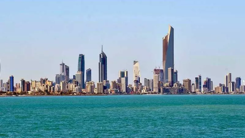 طقس الأحد: حار رطب نهارًا وشبورة مائية صباحًا ورياح نشطة