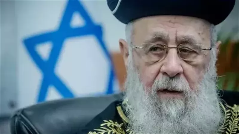 حاخام: انقلاب ترامب على نتنياهو «عقاب إلهي» بسبب محاولة تجنيد الحريديم