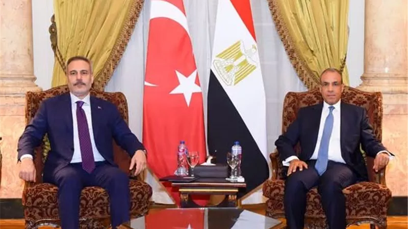 وزير الخارجية ونظيره التركي يبحثان تطورات الاتفاق الأمريكي–الإيراني