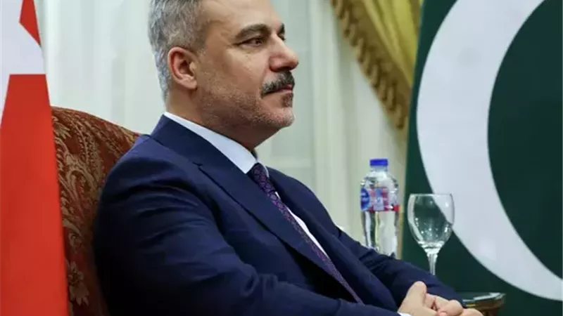 هاكان فيدان: الملفات الأصعب في المفاوضات الأمريكية الإيرانية لم تُحسم بعد