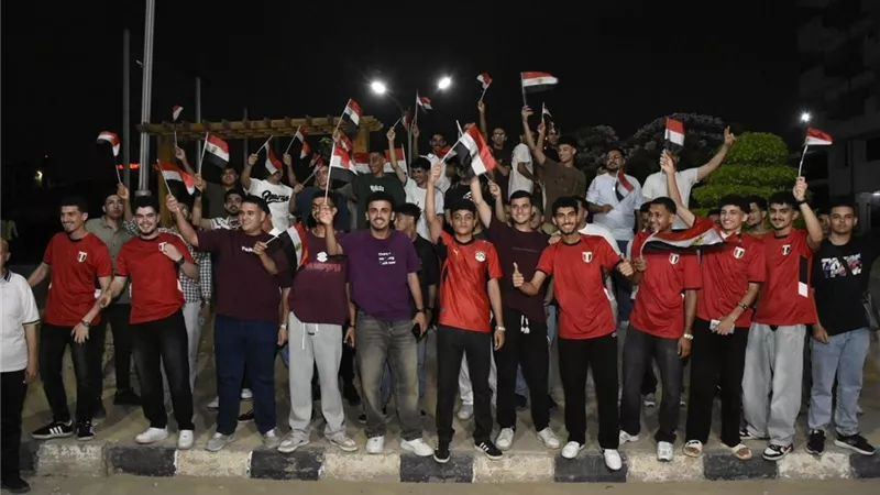 للمرة الثانية طلاب المدن الجامعية بجامعة عين شمس يؤازرون المنتخب  الليلة 