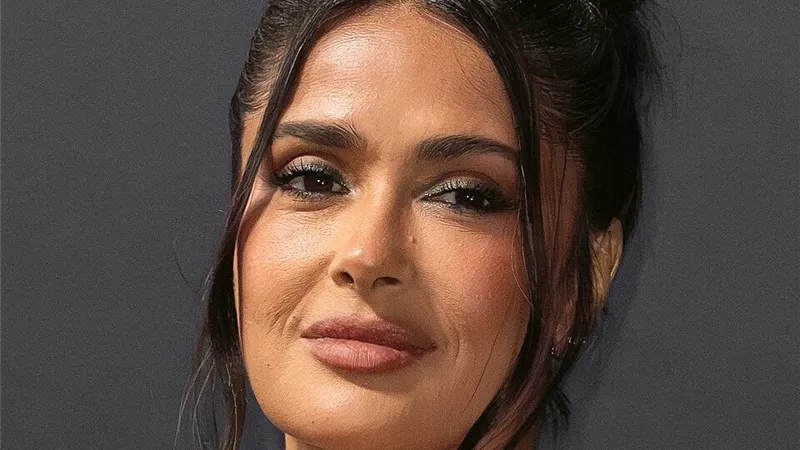 بعد حمل آن هاثاواي الثالث في سن 43.. نجمات تحدين العمر وأنجبن بعد الأربعين