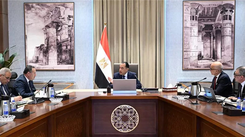 رئيس الوزراء يستعرض الموقف التنفيذي لمشروع المدينة الطبية لجامعة عين شمس 
