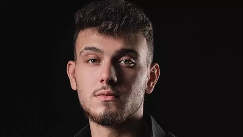 «ساري الصليبي حالة استثنائية».. الشامي يدعمه قبل نهائي ذا فويس كيدز 