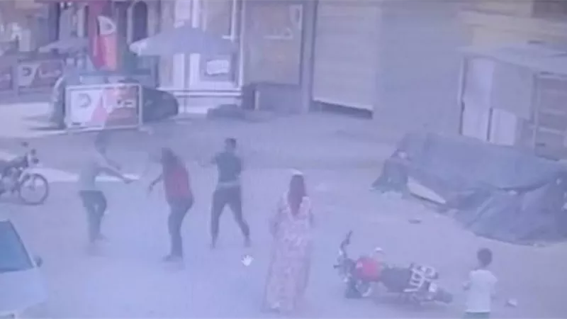 فيديو للشرطة يتسبب في الاعتداء على سيدة وزوجها بالكابلات الحديدية بدمياط | خاص