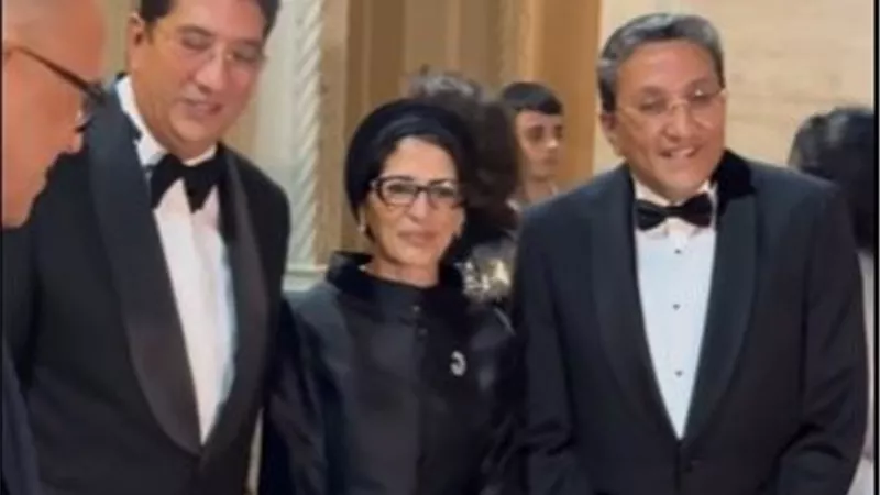 لوك جديد..هالة زايد وزيرة الصحة السابقة في حفل زفاف نجل هاني رمزي
