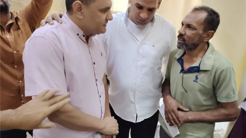 بعد مريض السرطان.. محافظ سوهاج يوجه بعلاج الطفلة شهد وتوفير فرصة عمل لوالدها | صور